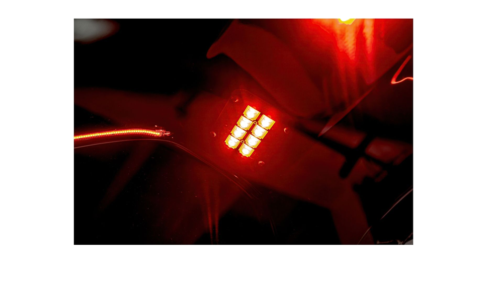 Homem relaxado na máquina INFRABIKE® — sem fadiga, pronto a trabalhar